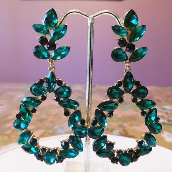 Natasha Couture Jewelry - Natasha Emerald Green Chandelier Statement Earrings (NWOT)